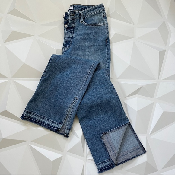 Forever 21 Blue with button closure and open at the bottom women’s Jeans Size:28 - Picture 3 of 12